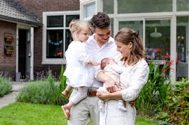 De taak en plaats van man en vrouw in gezin, kerk en&nbsp;samenleving